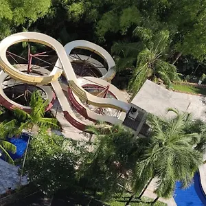Golden Dolphin Grand Piscinas 24 Hs Casa de Férias Caldas Novas